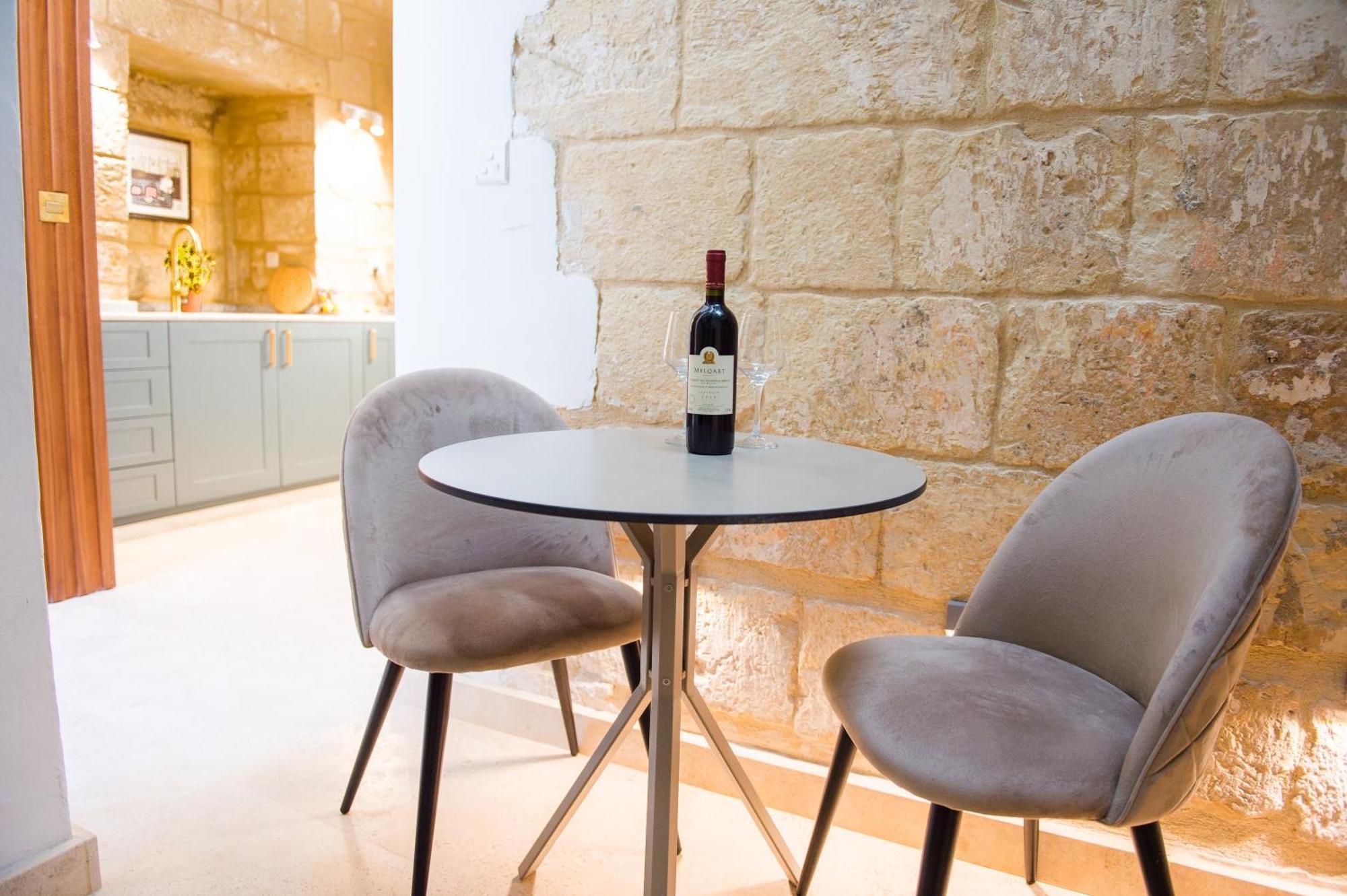 San Anton Suites Attard Eksteriør bilde